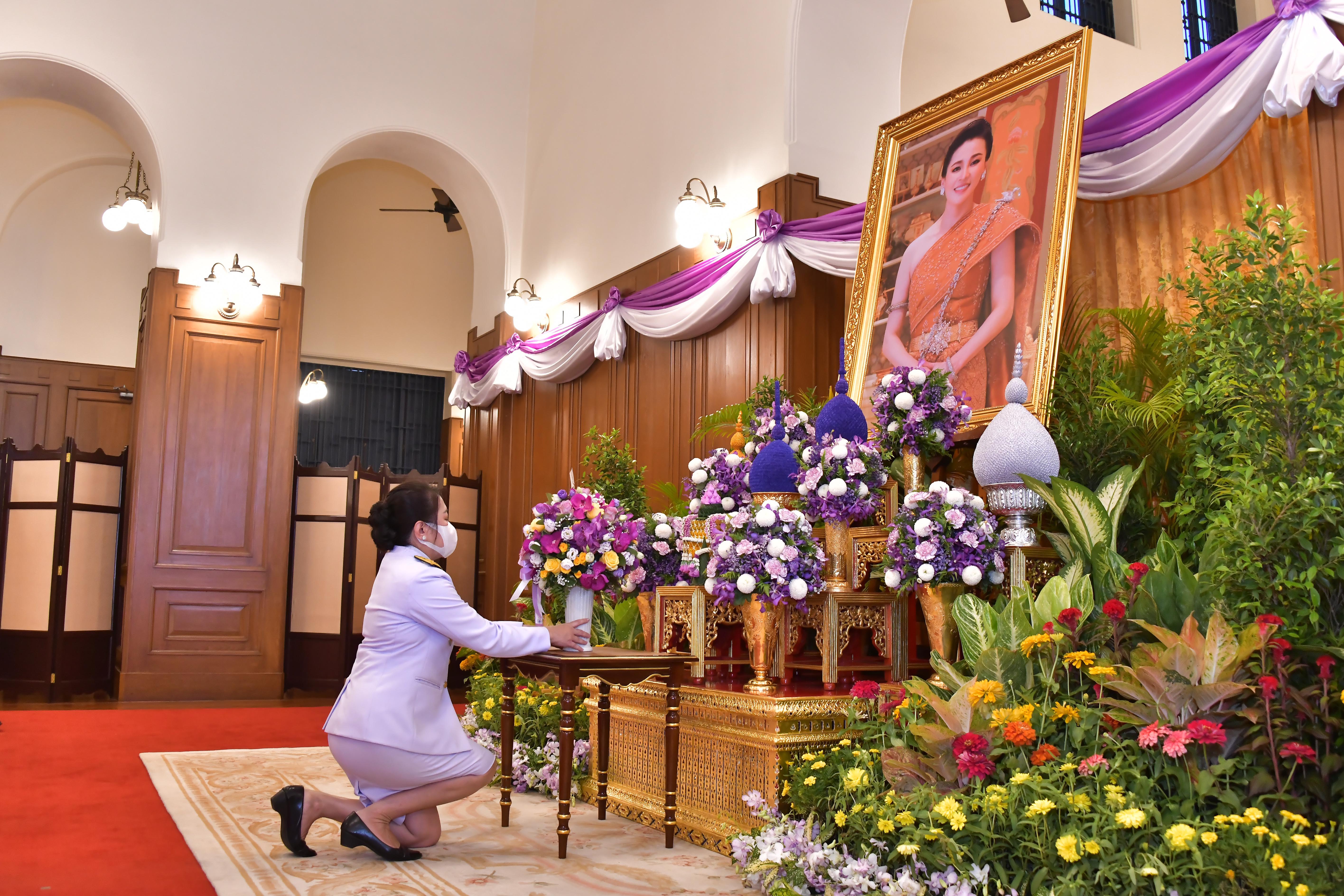 ﻿กรมบังคับคดี ร่วมลงนามถวายพระพรสมเด็จพระนางเจ้าฯ พระบรมราชินี เนื่องในโอกาสวันเฉลิมพระชนมพรรษา 3 มิถุนายน 2567